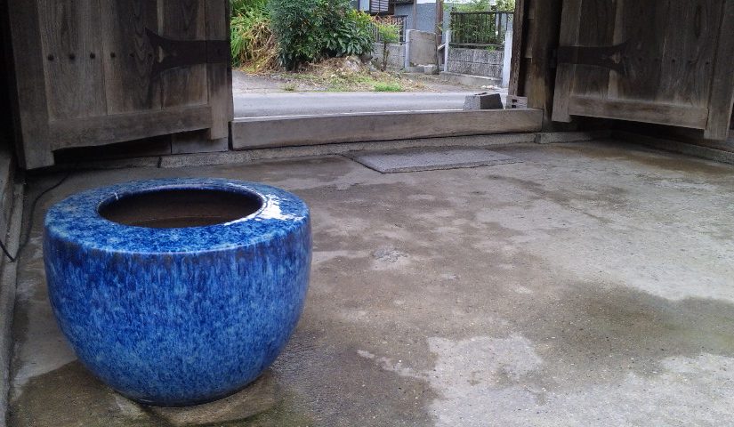 水槽代わりの火鉢